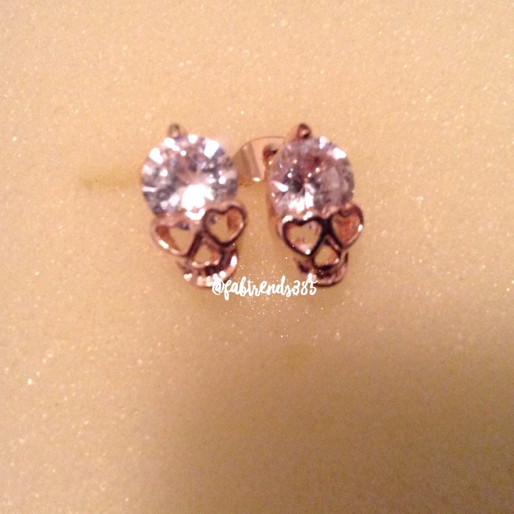 LAST PAIR- SKULL EARRINGS - Picture 3 of 3